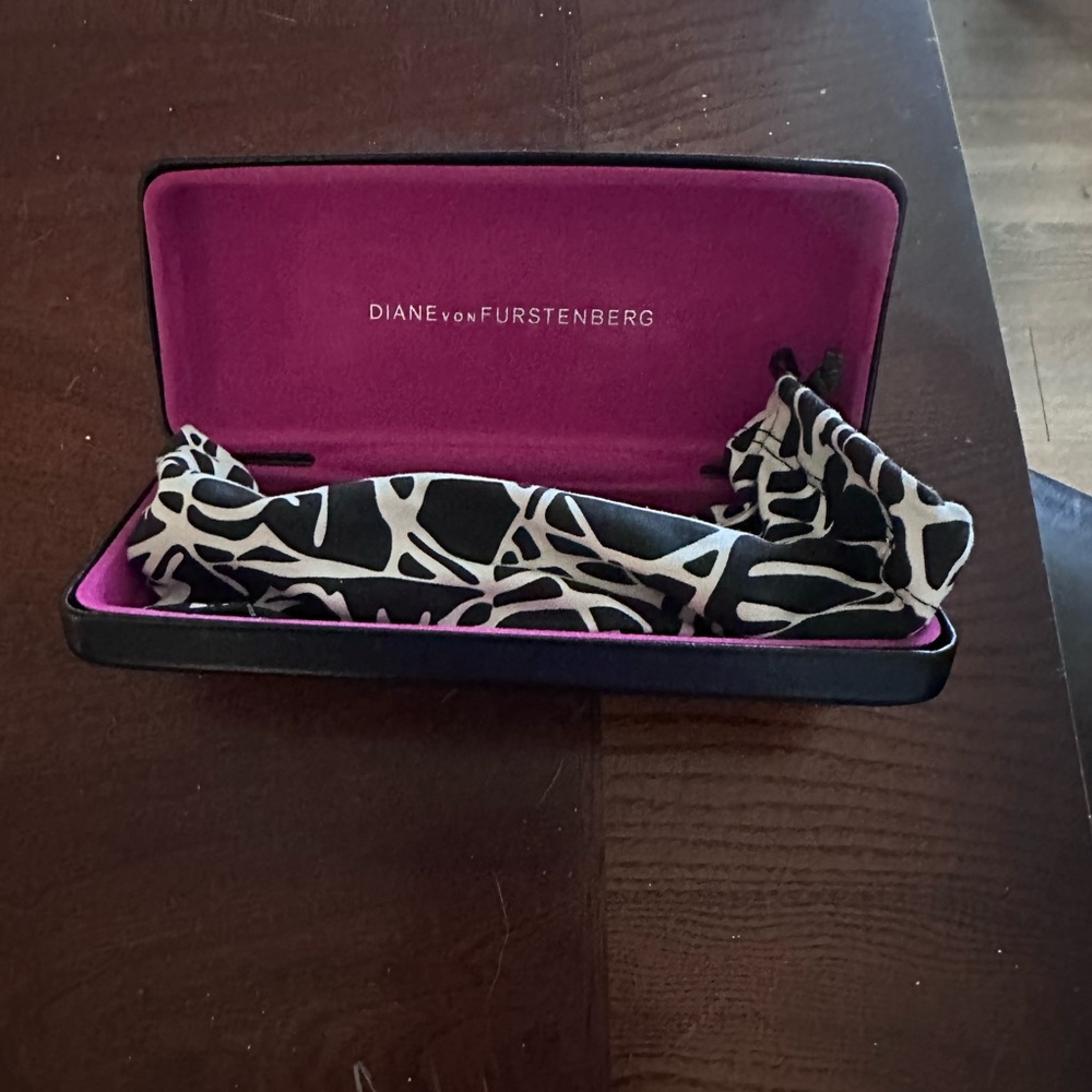 Diane Von Furstanberg Eyeglass Case with Dustcover Woman's Pink